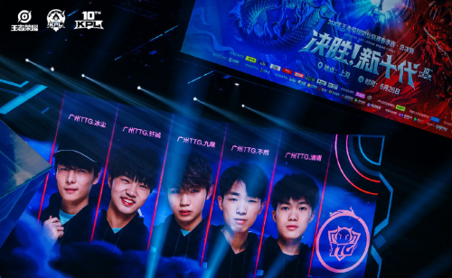 与此同时 与此同时